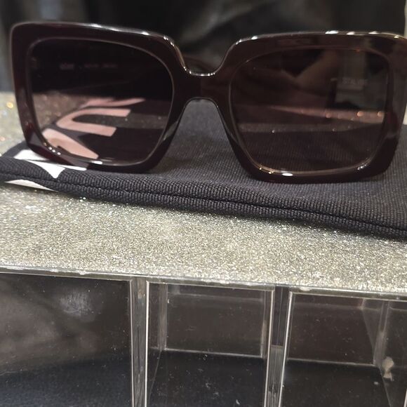 Quay Australia Total Vibe Sunglasses main image 9